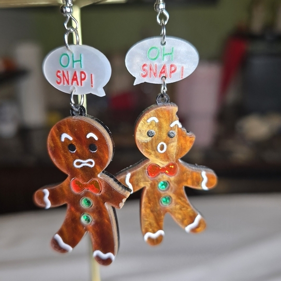 CHISTMAS/HOLIDAY OH SNAP GINGERBREAD MAN EARRINGS - Picture 2 of 5